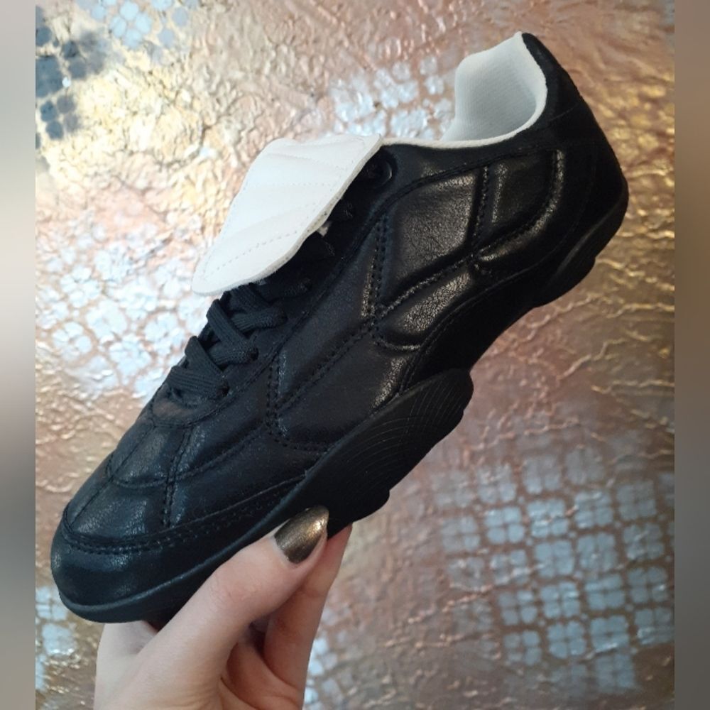 Nwt Zara Black And White Faux Leather Trainer with White Tongue Detail